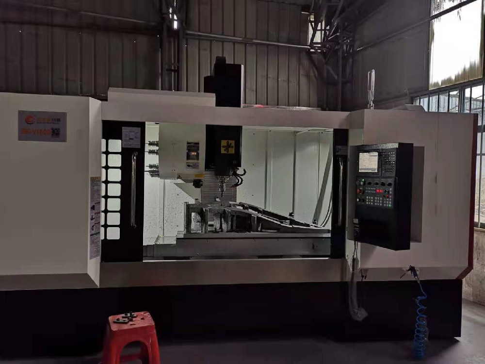 V1600設(shè)備加工現(xiàn)場.jpg